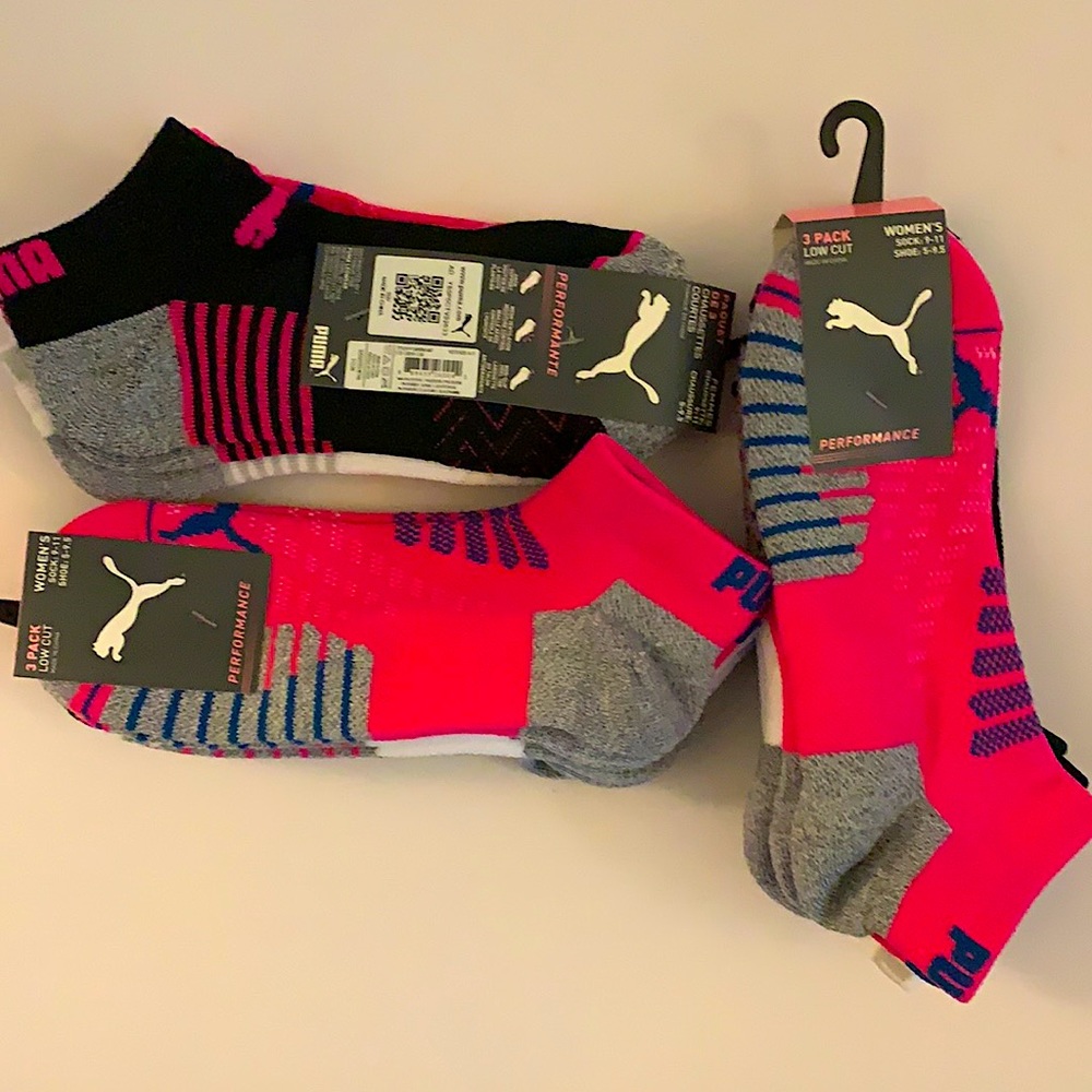Bundle of 3-pack low cut women’s Puma socks.